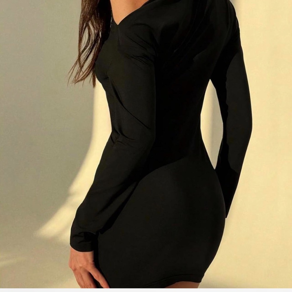 Black Dress - Picture 3 of 4